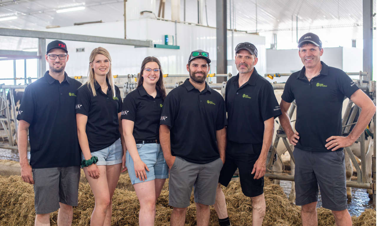 L'équipe à l'intérieur de la ferme